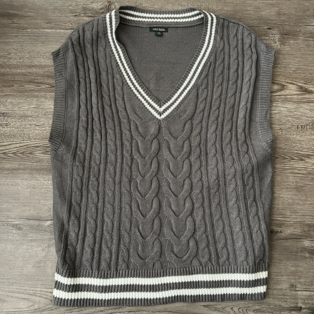 Wild Fable Cable Knit Sweater Vest Womens XS Gray Relaxed Preppy Varsity Academy
